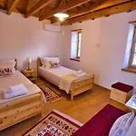 Argyropolis Boutique * Gjirokastër